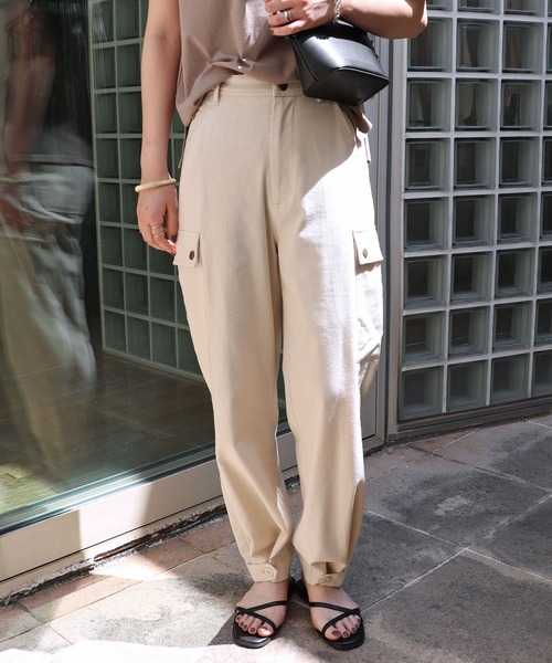 andme（アンドミー）の「レーヨンリネン2wayカーゴパンツ（カーゴパンツ・レディース・ブラック/ライトカーキ/グレー系その他/キナリ・M/L）」の2枚目の写真