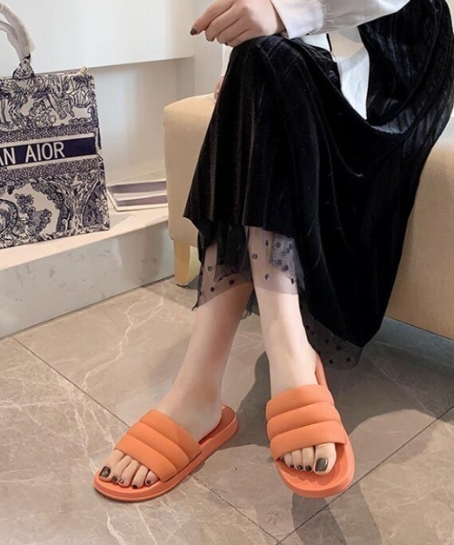 SFW(エスエフダブリュー)の「PVC素材で洗える!すぐ乾く! ぷくぷくサンダル(サンダル・レディース・ブラック/イエロー/オレンジ/ブルー/グリーン・37/39/41)」の5枚目の写真