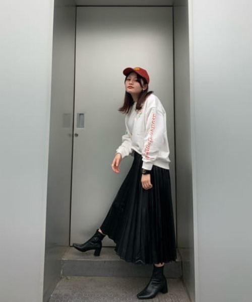 RODEO CROWNS WIDE BOWL（ロデオクラウンズワイドボウル）の「Fレザープリーツスカート（スカート・レディース・ブラウン/ブラック・FREE）」の2枚目の写真