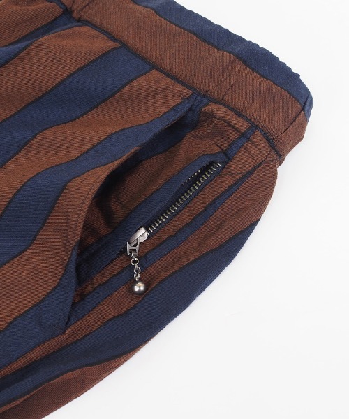 EGO TRIPPING(エゴトリッピング)の「mp9570- JOKER STRIPES TOURSERS トラウザーパンツ(その他パンツ・メンズ・ブラック×ブルー/オレンジ系その他・29/31/33)」の4枚目の写真