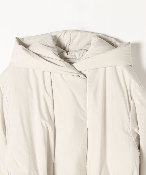 CASA FLINE(カーサフライン)の「CASA FLINE: 中綿 フーデット ボリューム ショート コート(その他アウター・レディース・オフホワイト・ONE SIZE)」の8枚目の写真