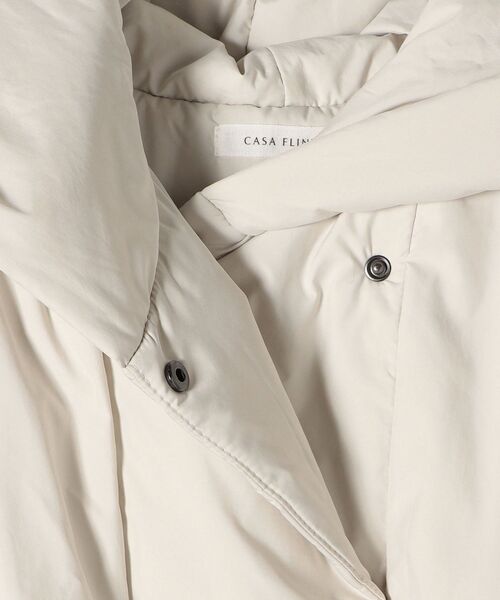 CASA FLINE(カーサフライン)の「CASA FLINE: 中綿 フーデット ボリューム ショート コート(その他アウター・レディース・オフホワイト・ONE SIZE)」の2枚目の写真