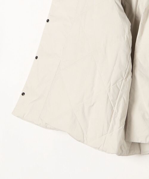 CASA FLINE(カーサフライン)の「CASA FLINE: 中綿 フーデット ボリューム ショート コート(その他アウター・レディース・オフホワイト・ONE SIZE)」の4枚目の写真
