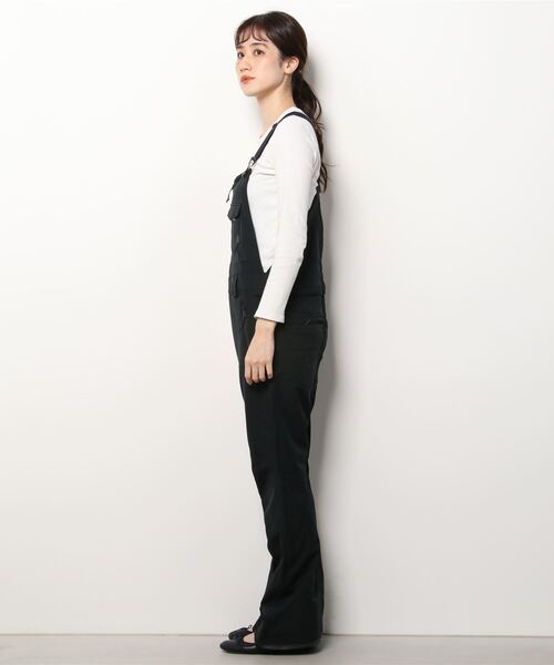 VOLCOM（ボルコム）の「SWIFT BIB OVERALL（サロペット/オーバーオール・レディース・ブラウン系/ブラック・SMALL/MEDIUM）」の3枚目の写真