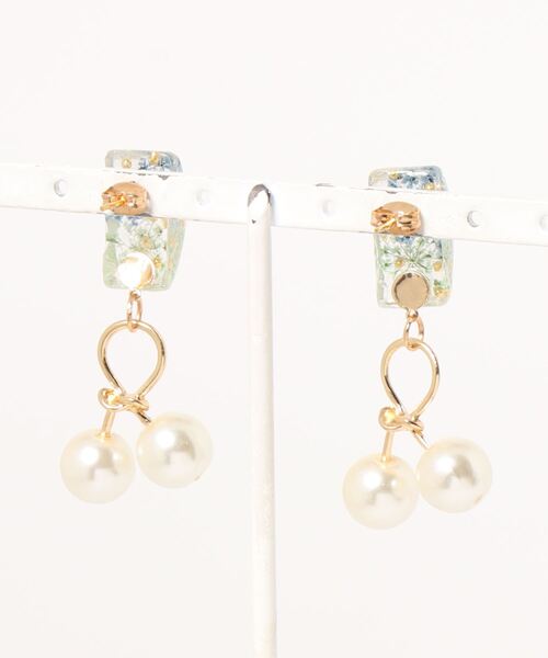 tone(トーン)の「【YM】レースフラワー×さくらんぼパールピアス(MA)(ピアス(両耳用)・レディース・ゴールド・FREE)」の2枚目の写真