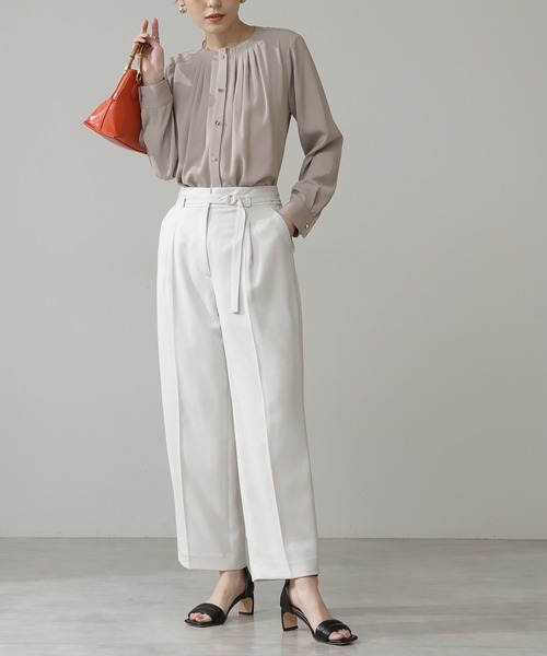 N.（N. Natural Beauty Basic）（エヌエヌナチュラルビューティーベーシック）の「【S Size Line】◆スタッズベルト付テーパードパンツ（その他パンツ・レディース・オフホワイト/モカ/グリーン/イエロー・SMALL/MEDIUM）」の2枚目の写真