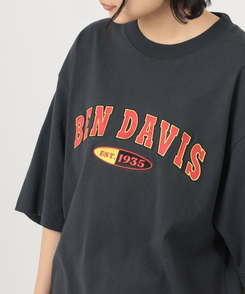 BEN DAVIS(ベンデイビス)の「【BEN DAVIS/ベンデイビス】シンプルスタジアムロゴ サテンワッペン 半袖Tシャツ/ベースボールロゴ(Tシャツ/カットソー・レディース・ホワイト/チャコールグレー/アッシュグレー/ネイビー・M/L/XL)」の1枚目の写真