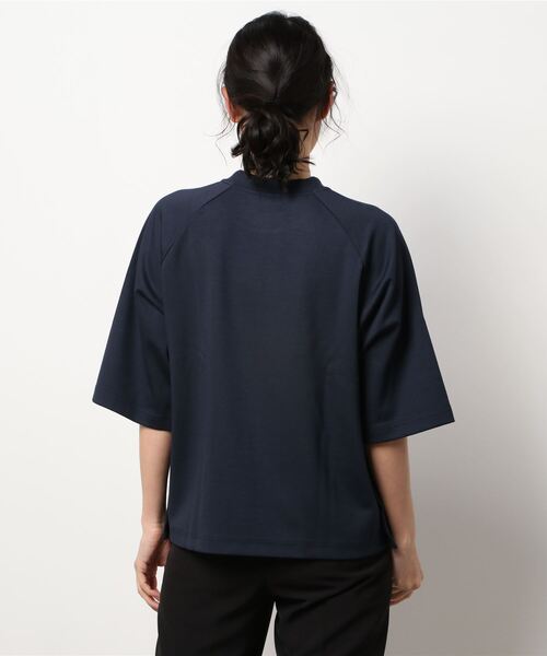 Scye(サイ)の「Scye | ダブルフェイスジャージー ラグランTシャツ WOMEN(Tシャツ/カットソー・レディース・ネイビー・38)」の2枚目の写真