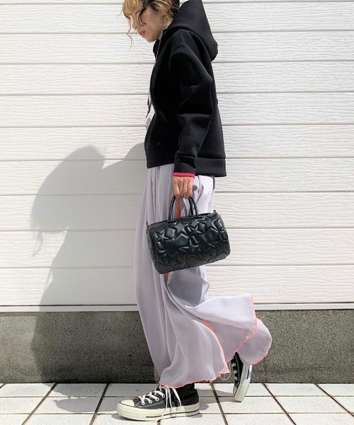 Casselini（キャセリーニ）の「キルティングドラムバッグ（ドラムバッグ・レディース・ブラック/シルバー・ONE SIZE）」の6枚目の写真