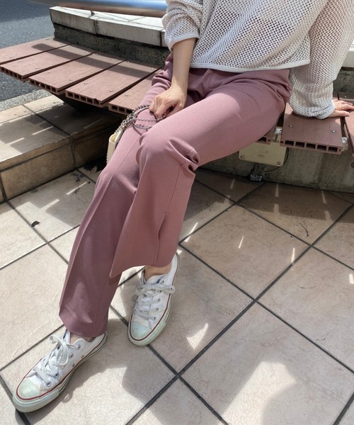 one after another NICE CLAUP（ワンアフターアナザーナイスクラップ）の「加工いらずののびーるカラーパンツ（スラックス・レディース・モカ/スモークピンク/グレイッシュベージュ/フューシャピンク・SMALL/MEDIUM）」の2枚目の写真