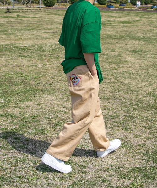kutir（クティール）の「【LOONEY TUNESコラボ】バックポケット刺繍パンツ（チノパンツ・メンズ・ブラック/ベージュ/グリーン・SMALL/MEDIUM/LARGE）」の14枚目の写真