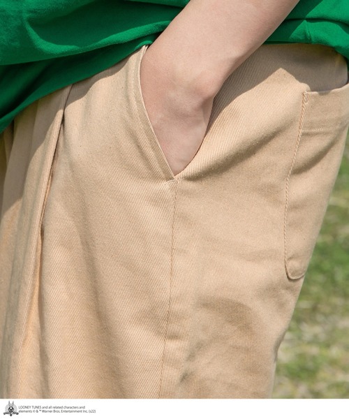 kutir（クティール）の「【LOONEY TUNESコラボ】バックポケット刺繍パンツ（チノパンツ・メンズ・ブラック/ベージュ/グリーン・SMALL/MEDIUM/LARGE）」の21枚目の写真