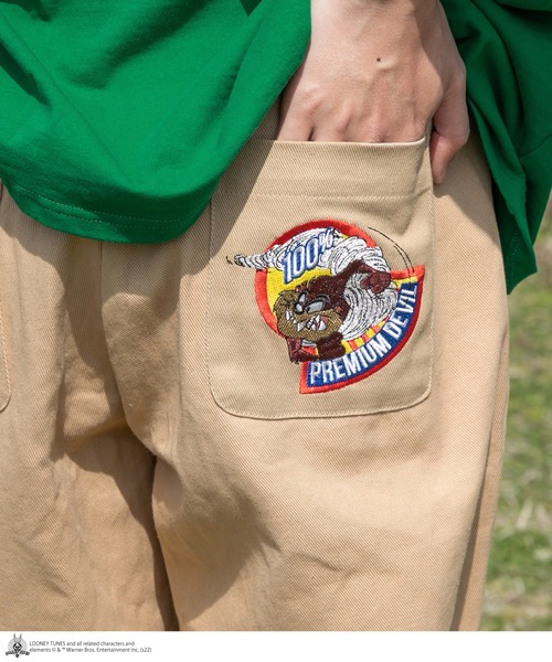 kutir（クティール）の「【LOONEY TUNESコラボ】バックポケット刺繍パンツ（チノパンツ・メンズ・ブラック/ベージュ/グリーン・SMALL/MEDIUM/LARGE）」の22枚目の写真