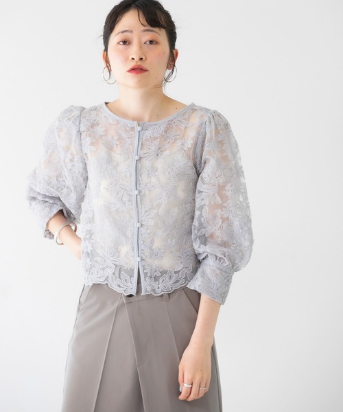 KBF（ケイビーエフ）の「オーガンジーフラワークロップドブラウス（シャツ/ブラウス・レディース・ホワイト系その他/ブラック系その他/グレー系その他・ONE）」の3枚目の写真