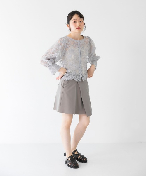 KBF（ケイビーエフ）の「オーガンジーフラワークロップドブラウス（シャツ/ブラウス・レディース・ホワイト系その他/ブラック系その他/グレー系その他・ONE）」の4枚目の写真