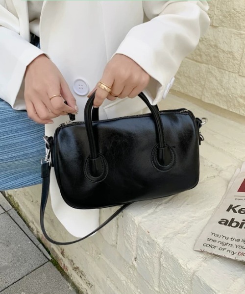 by muni:r（バイ ムニール）の「パステルレザースクエアクロスバッグ（ショルダーバッグ・レディース・ブラック/ブルー/グリーン/アイボリー・ONE SIZE）」の3枚目の写真