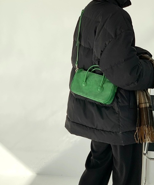 by muni:r（バイ ムニール）の「パステルレザースクエアクロスバッグ（ショルダーバッグ・レディース・ブラック/ブルー/グリーン/アイボリー・ONE SIZE）」の6枚目の写真