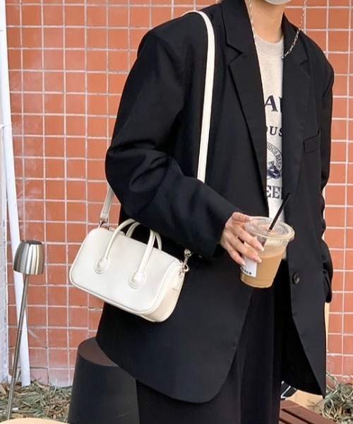 by muni:r（バイ ムニール）の「パステルレザースクエアクロスバッグ（ショルダーバッグ・レディース・ブラック/ブルー/グリーン/アイボリー・ONE SIZE）」の17枚目の写真