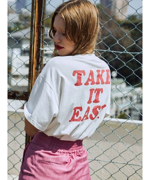 jouetie(ジュエティ)の「バックBIGロゴ Tシャツ(Tシャツ/カットソー・レディース・ブラック/オフホワイト/ブルー・MEDIUM)」の2枚目の写真