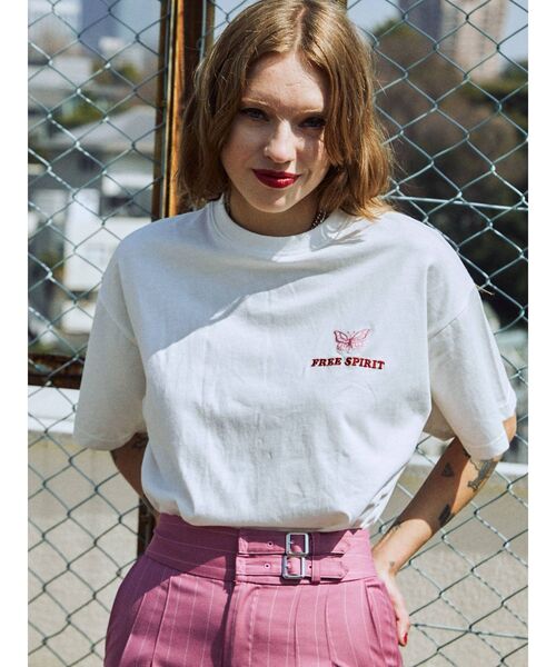 jouetie(ジュエティ)の「バックBIGロゴ Tシャツ(Tシャツ/カットソー・レディース・ブラック/オフホワイト/ブルー・MEDIUM)」の4枚目の写真