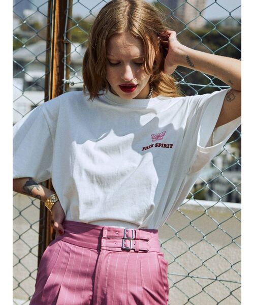 jouetie(ジュエティ)の「バックBIGロゴ Tシャツ(Tシャツ/カットソー・レディース・ブラック/オフホワイト/ブルー・MEDIUM)」の5枚目の写真