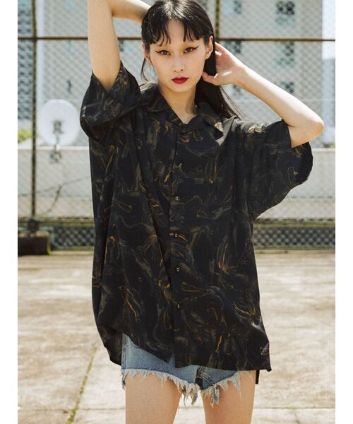 jouetie（ジュエティ）の「オーバーサイズ開襟シャツ【WEB限定・ユニセックス】（シャツ/ブラウス・レディース・ブラック/ピンク/ベージュ/ブルー/その他2・MEDIUM）」の5枚目の写真