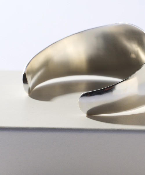 Lui's（ルイス）の「アクセサリーブランド【Ah / アー】 ウォッチバングル（バングル/リストバンド・メンズ・シルバー・FREE）」の4枚目の写真