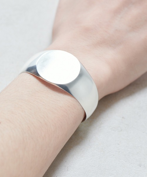 Lui's（ルイス）の「アクセサリーブランド【Ah / アー】 ウォッチバングル（バングル/リストバンド・メンズ・シルバー・FREE）」の6枚目の写真