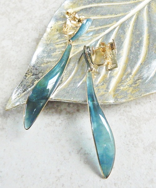 The Rule(ザルール)の「The Rule ザルール:Veronica earring :リーフ型 ベロニカイヤリング(イヤリング・レディース・ベージュ/ゴールド/クリアブラック/グリーン/レッド・FREE)」の3枚目の写真