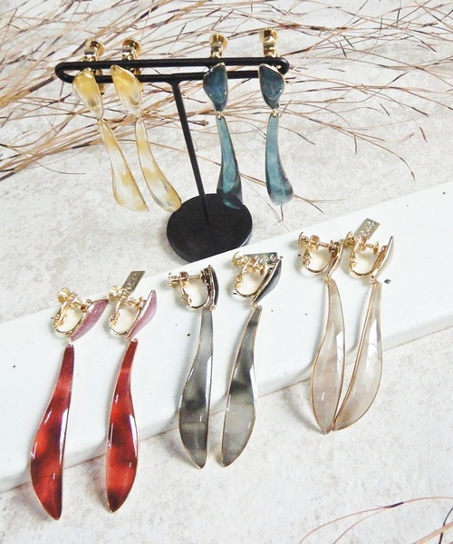 The Rule(ザルール)の「The Rule ザルール:Veronica earring :リーフ型 ベロニカイヤリング(イヤリング・レディース・ベージュ/ゴールド/クリアブラック/グリーン/レッド・FREE)」の9枚目の写真