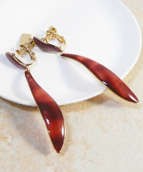 The Rule(ザルール)の「The Rule ザルール:Veronica earring :リーフ型 ベロニカイヤリング(イヤリング・レディース・ベージュ/ゴールド/クリアブラック/グリーン/レッド・FREE)」の14枚目の写真