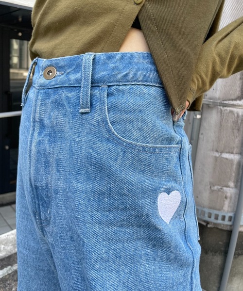 HELLO.SANFRANCISCO（ハローサンフランシスコ）の「【HELLO.SANFRANCISCO/ハローサンフランシスコ】サイドハート刺繍フレアデニムパンツ（デニムパンツ・レディース・ブルー・FREE）」の12枚目の写真