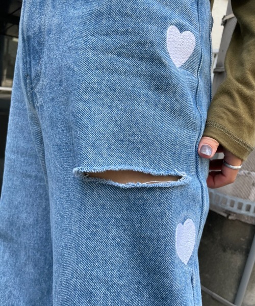 HELLO.SANFRANCISCO（ハローサンフランシスコ）の「【HELLO.SANFRANCISCO/ハローサンフランシスコ】サイドハート刺繍フレアデニムパンツ（デニムパンツ・レディース・ブルー・FREE）」の6枚目の写真
