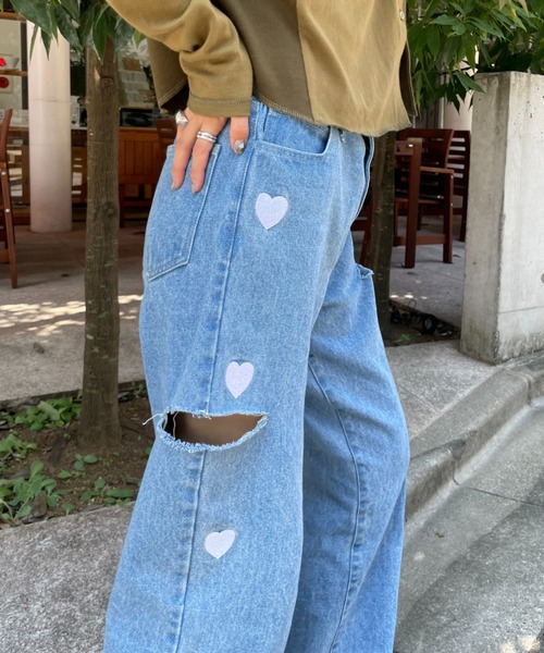 HELLO.SANFRANCISCO（ハローサンフランシスコ）の「【HELLO.SANFRANCISCO/ハローサンフランシスコ】サイドハート刺繍フレアデニムパンツ（デニムパンツ・レディース・ブルー・FREE）」の3枚目の写真