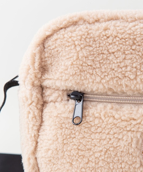 CONVERSE(コンバース)の「【CONVERSE/コンバース】ボアショルダーバッグ ミニ(ショルダーバッグ・レディース・ブラウン/グリーン/オフホワイト・FREE)」の7枚目の写真