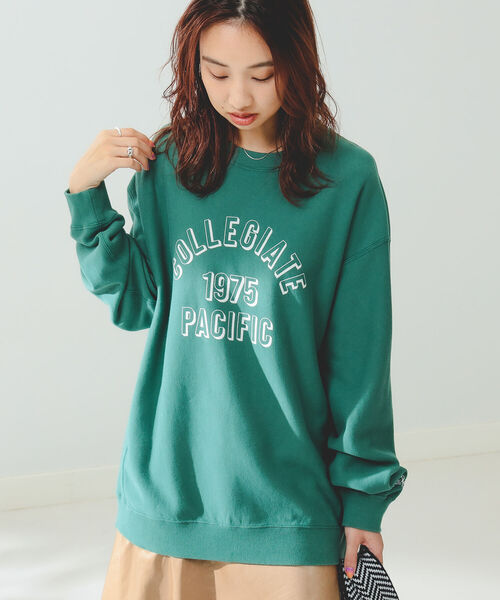 B:MING by BEAMS(ビーミングバイビームス)の「Collegiate Pacific x B:MING by BEAMS/ 別注 ロゴ クルーネック スウェット シャツ(スウェット・レディース・グリーン/レッド系その他7/ライトグレー・ONE SIZE)」の1枚目の写真