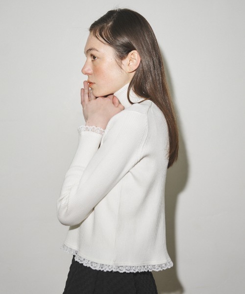 MIRO AMURETTE（ミロアミュレット）の「MIRO lace turtleneck/リブニットトップス（ニット/セーター・レディース・ホワイト・FREE）」の2枚目の写真