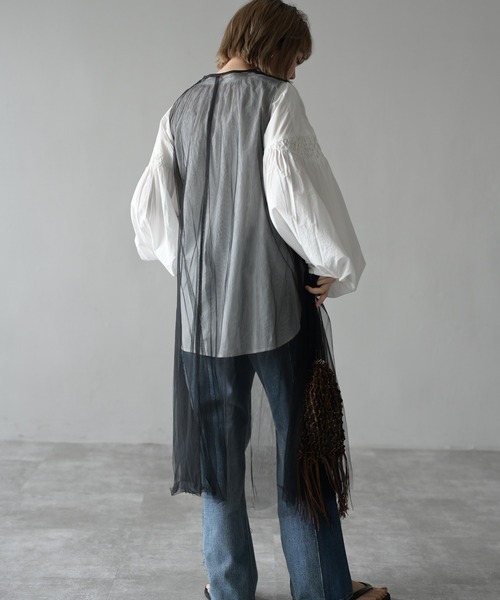 HERENCIA（ヘレンチア）の「チュール ショルダータック ミドル丈 ベストジレ（ベスト・レディース・ブラック・MEDIUM）」の4枚目の写真