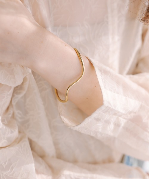 mystic（ミスティック）の「[Eau] wave bangle（バングル/リストバンド・レディース・ゴールド/シルバー・ONE SIZE）」の3枚目の写真