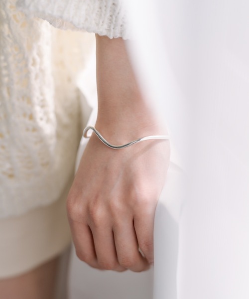 mystic（ミスティック）の「[Eau] wave bangle（バングル/リストバンド・レディース・ゴールド/シルバー・ONE SIZE）」の9枚目の写真