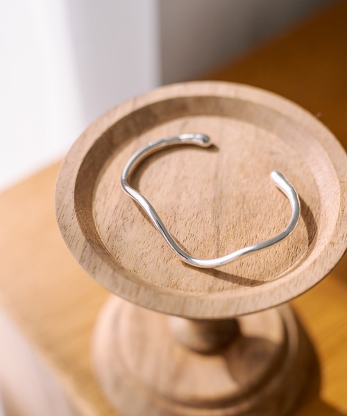 mystic（ミスティック）の「[Eau] wave bangle（バングル/リストバンド・レディース・ゴールド/シルバー・ONE SIZE）」の5枚目の写真
