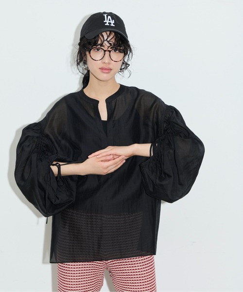 THE YOn（ザヨン）の「ボリュームギャザースリーブサマーシアー