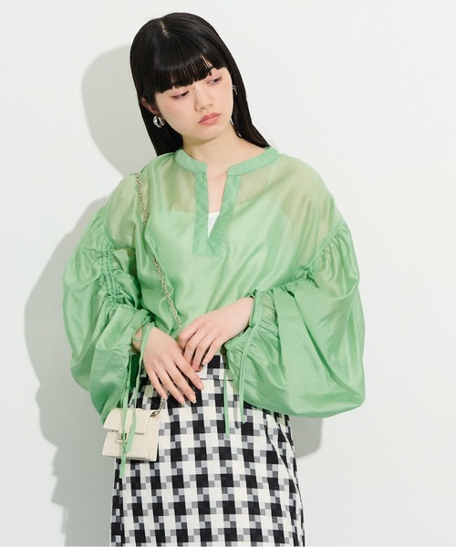 THE YOn(ザヨン)の「ボリュームギャザースリーブサマーシアーブラウス(シャツ/ブラウス・レディース・ピンク/グリーン/ベージュ/ブラック・FREE)」の15枚目の写真
