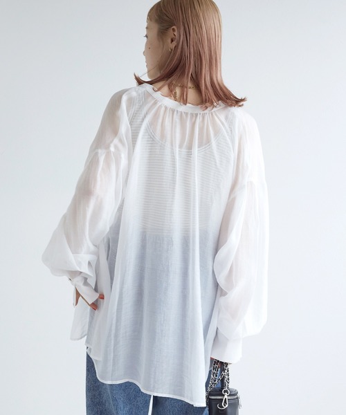 w closet(ダブルクローゼット)の「【前後2WAY】リボンシアーシャツ(シャツ/ブラウス・レディース・オフホワイト/サックスブルー/グレイッシュベージュ・FREE)」の21枚目の写真