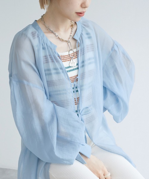 w closet(ダブルクローゼット)の「【前後2WAY】リボンシアーシャツ(シャツ/ブラウス・レディース・オフホワイト/サックスブルー/グレイッシュベージュ・FREE)」の5枚目の写真