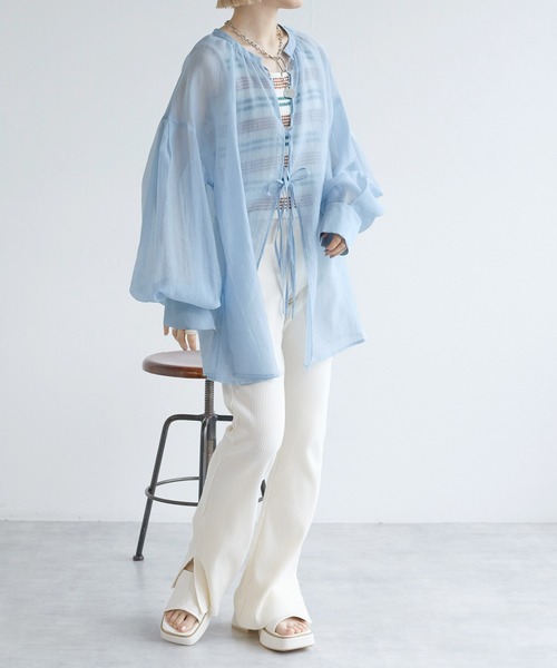 w closet(ダブルクローゼット)の「【前後2WAY】リボンシアーシャツ(シャツ/ブラウス・レディース・オフホワイト/サックスブルー/グレイッシュベージュ・FREE)」の10枚目の写真