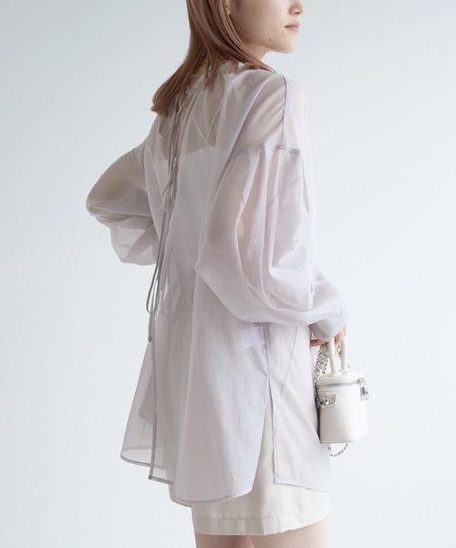 w closet(ダブルクローゼット)の「【前後2WAY】リボンシアーシャツ(シャツ/ブラウス・レディース・オフホワイト/サックスブルー/グレイッシュベージュ・FREE)」の6枚目の写真