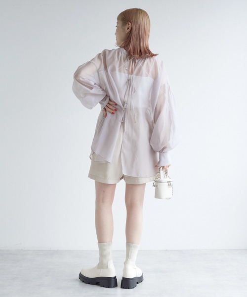 w closet(ダブルクローゼット)の「【前後2WAY】リボンシアーシャツ(シャツ/ブラウス・レディース・オフホワイト/サックスブルー/グレイッシュベージュ・FREE)」の11枚目の写真