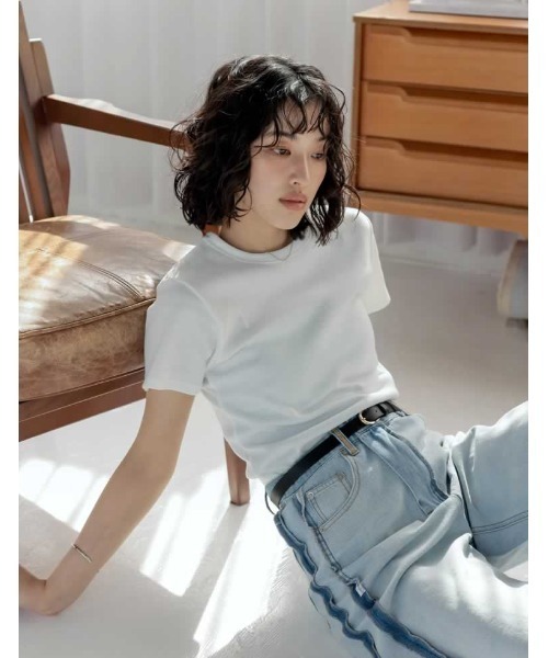 Re:EDIT（リエディ）の「[累計販売枚数2.1万枚突破][華奢見えリブTシャツ]テレコリブクルーネック半袖Tシャツ（Tシャツ/カットソー・レディース・ホワイト/ホワイト×ブラック/ネイビー/モカ/カーキ/チャコールグレー/ブラック/ピンク/ブラウン/ブルー・LARGE/SMALL/MEDIUM/X-LARGE）」の21枚目の写真