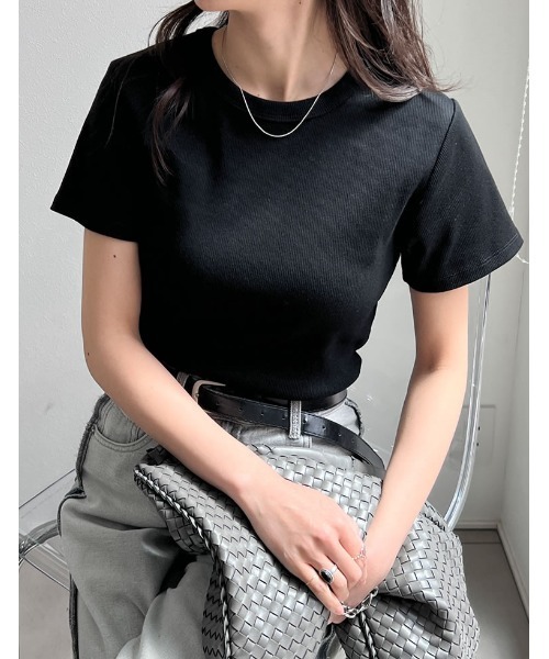 Re:EDIT（リエディ）の「[新色追加][累計販売枚数2.3万枚突破][華奢見えリブTシャツ]テレコリブクルーネック半袖Tシャツ（Tシャツ/カットソー・レディース・ホワイト/ホワイト×ブラック/ネイビー/モカ/カーキ/チャコールグレー/ブラック/ピンク/ブラウン/ブルー/レッド/ベージュ・LARGE/SMALL/MEDIUM/X-LARGE）」の22枚目の写真